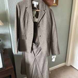 COPY - Tahiti skirt and jacket suit size 8p. Price 50.00